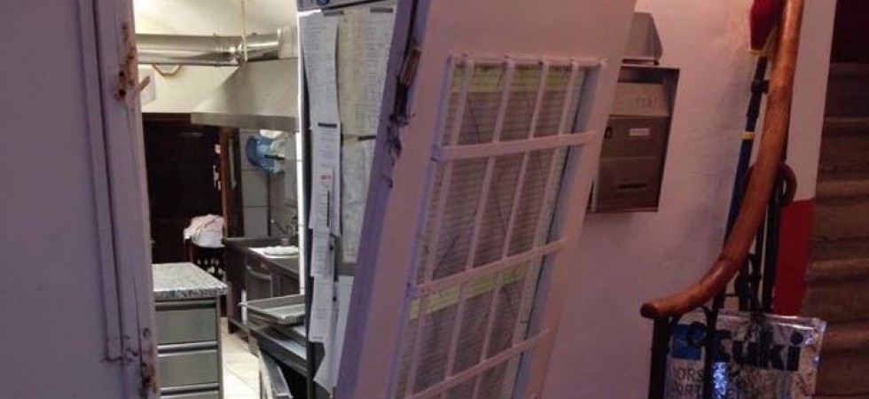 La porta divelta dell'Osteria a Le Due Spade